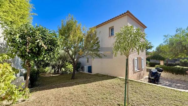 Vente                                                      Maison
                        
                     4 pièces                      126 m2                     à Saint-Aygulf