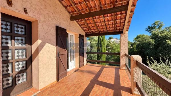 Vente                                                      Maison
                        
                     4 pièces                      126 m2                     à Saint-Aygulf