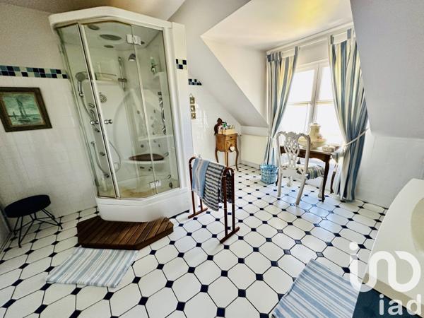 Demeure 7 pièces de 245 m² à Chartres (28000)