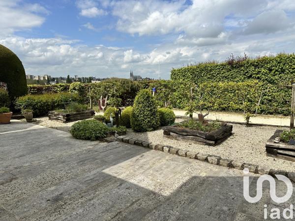 Demeure 7 pièces de 245 m² à Chartres (28000)