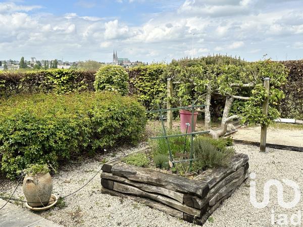 Demeure 7 pièces de 245 m² à Chartres (28000)