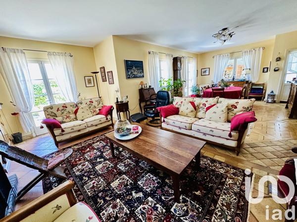 Demeure 7 pièces de 245 m² à Chartres (28000)