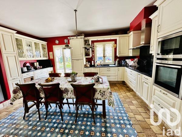 Demeure 7 pièces de 245 m² à Chartres (28000)