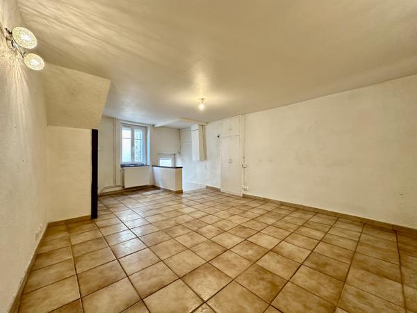 MAISON DE BOURG AVEC TERRASSE - COURNON D'AUVERGNE - Cournon d auvergne