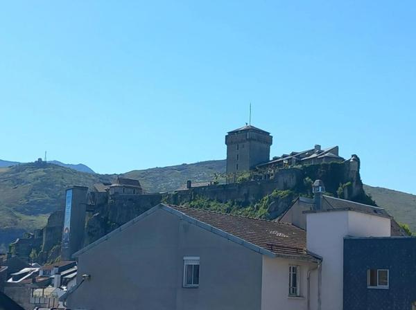 Plateau penthouse à vendre 2 pièces LOURDES (65)