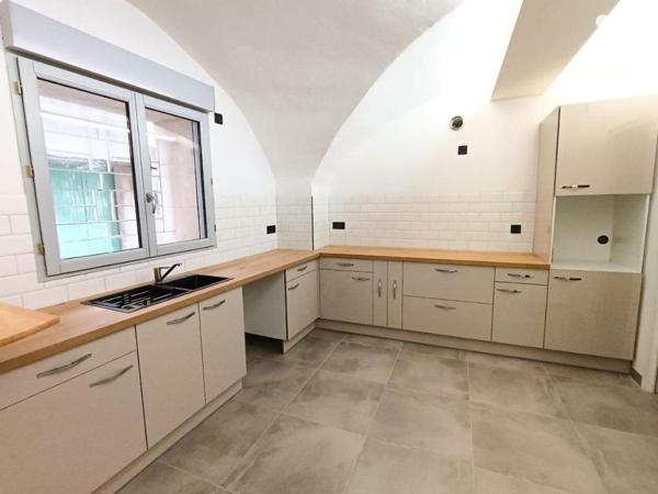 MONTELIMAR, Maison de ville rénovée de 140 m2