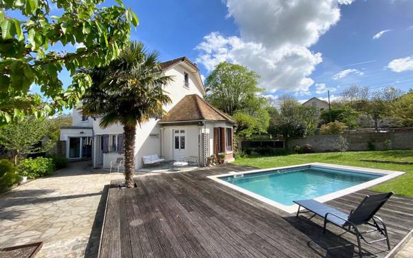 Maison à vendre    8 pièces •  Épône