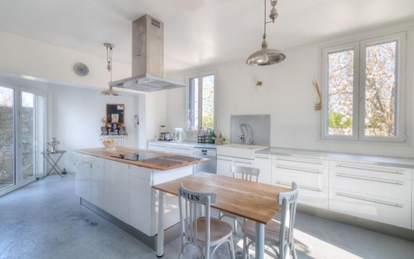 Maison à vendre    8 pièces •  Épône