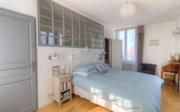 Maison à vendre    8 pièces •  Épône