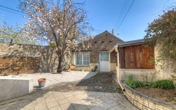 Maison à vendre    8 pièces •  Épône