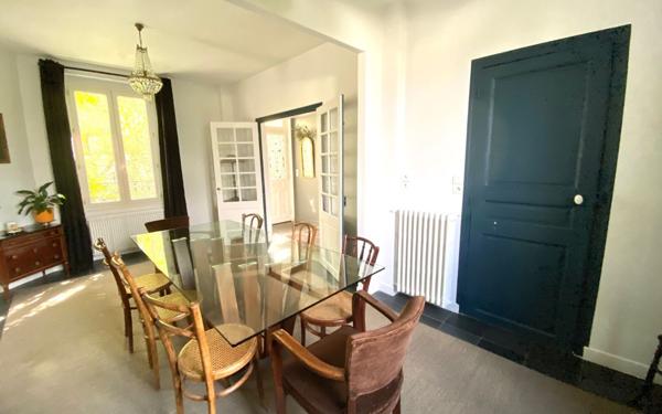 Maison à vendre    8 pièces •  Épône