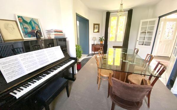 Maison à vendre    8 pièces •  Épône