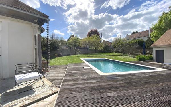 Maison à vendre    8 pièces •  Épône