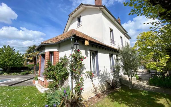 Maison à vendre    8 pièces •  Épône