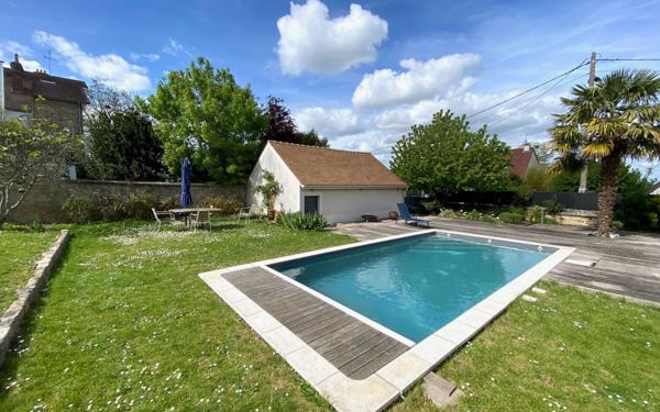 Maison à vendre    8 pièces •  Épône