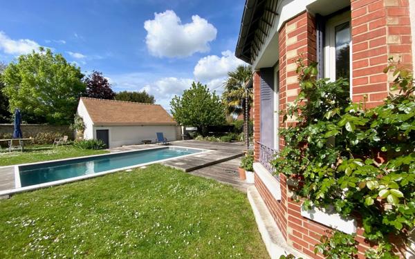 Maison à vendre    8 pièces •  Épône