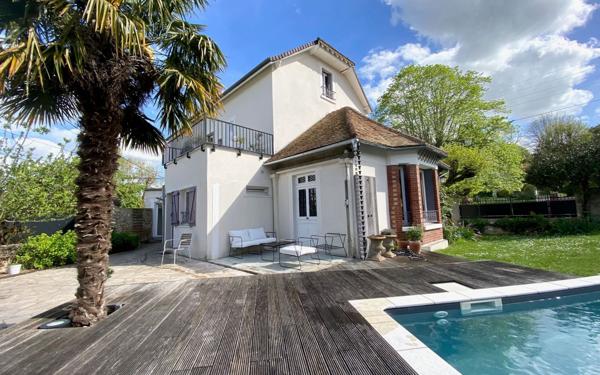 Maison à vendre    8 pièces •  Épône