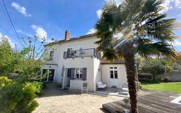 Maison à vendre    8 pièces •  Épône