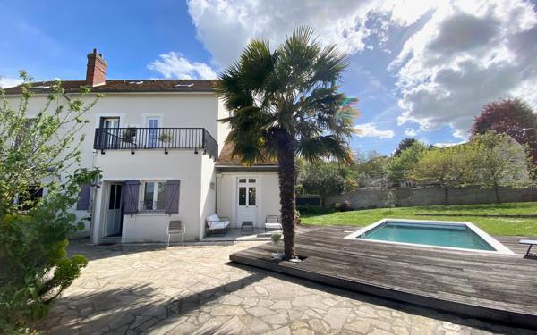 Maison à vendre    8 pièces •  Épône
