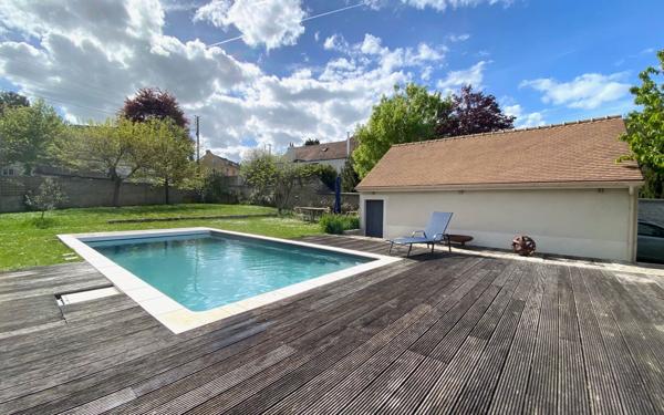 Maison à vendre    8 pièces •  Épône