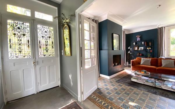Maison à vendre    8 pièces •  Épône