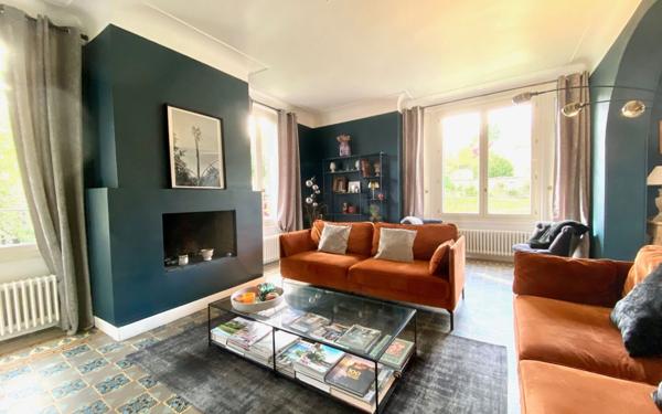 Maison à vendre    8 pièces •  Épône