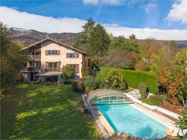 Thoiry – Élégante demeure familiale de 342 m² avec piscine couverte, appartement indépendant et vue 