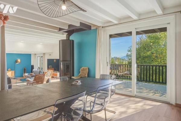 Thoiry – Élégante demeure familiale de 342 m² avec piscine couverte, appartement indépendant et vue 