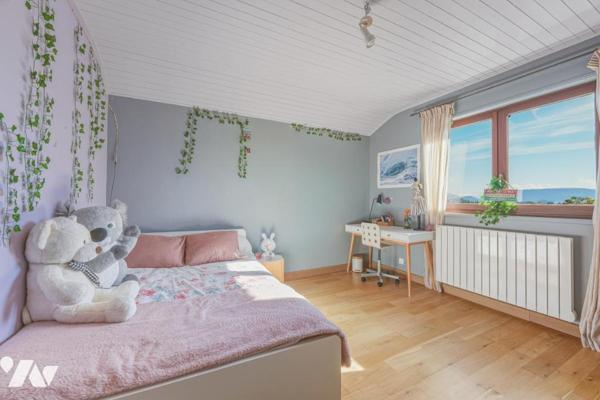 Thoiry – Élégante demeure familiale de 342 m² avec piscine couverte, appartement indépendant et vue 