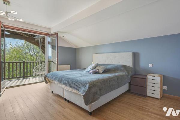 Thoiry – Élégante demeure familiale de 342 m² avec piscine couverte, appartement indépendant et vue 