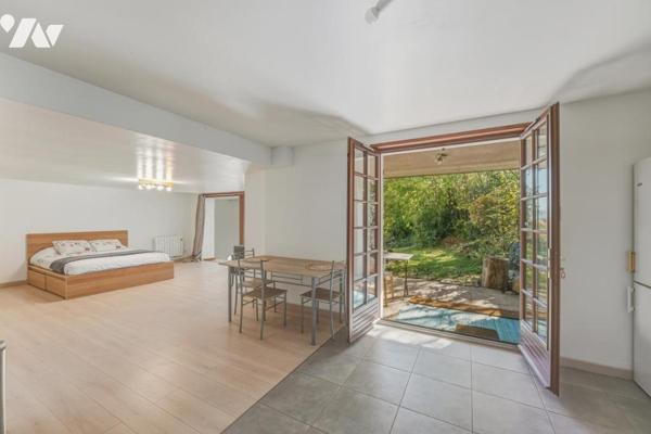 Thoiry – Élégante demeure familiale de 342 m² avec piscine couverte, appartement indépendant et vue 