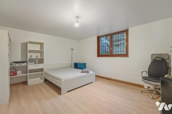 Thoiry – Élégante demeure familiale de 342 m² avec piscine couverte, appartement indépendant et vue 