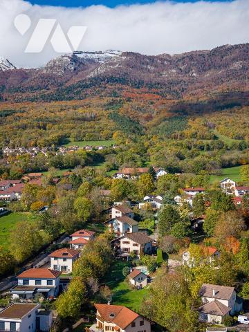 Thoiry – Élégante demeure familiale de 342 m² avec piscine couverte, appartement indépendant et vue 