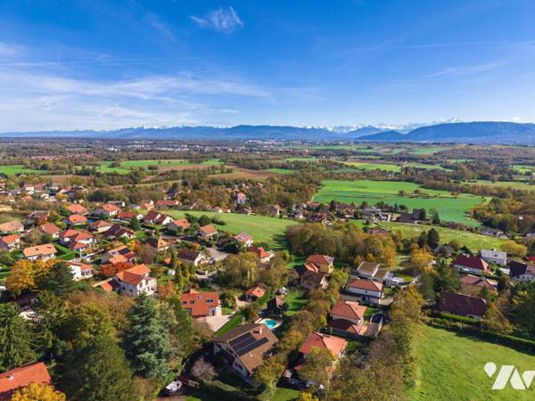 Thoiry – Élégante demeure familiale de 342 m² avec piscine couverte, appartement indépendant et vue 