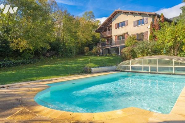 Thoiry – Élégante demeure familiale de 342 m² avec piscine couverte, appartement indépendant et vue 