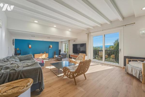 Thoiry – Élégante demeure familiale de 342 m² avec piscine couverte, appartement indépendant et vue 