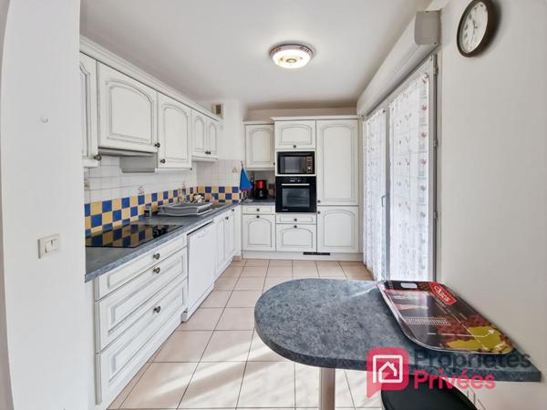 Villeurbanne (69100), Appartement 3 pièces de 61 m2, 2 chambres, Immeuble récent de standing, garage. Parfait état!