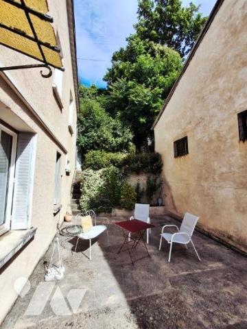 maison de ville T5 de 135 m2 avec grand garage de 65 m2 box de 12 m2 avec terrasse de 40 m2