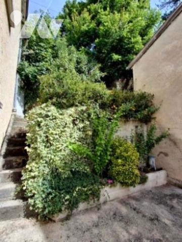 maison de ville T5 de 135 m2 avec grand garage de 65 m2 box de 12 m2 avec terrasse de 40 m2