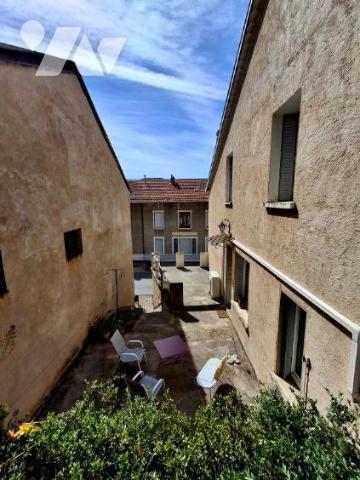 maison de ville T5 de 135 m2 avec grand garage de 65 m2 box de 12 m2 avec terrasse de 40 m2