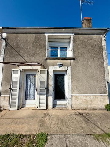 MAISON À RÉNOVER +TERRAIN CONSTRUCTIBLE + GARAGES