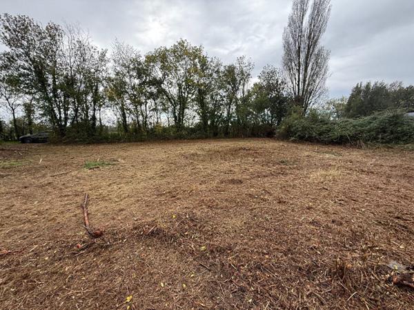 Terrain constructible ? 704 m² ? Bessines