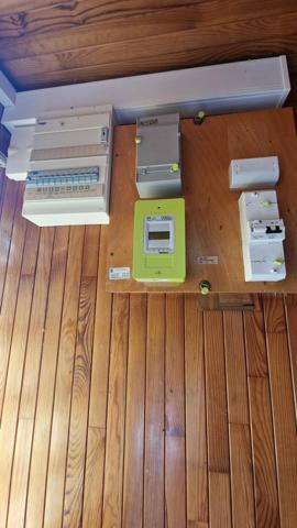 Maison mitoyenne à rénover  4 pièces 78 m2 + chalet 42 m2 avec 482 m2 de terrain.