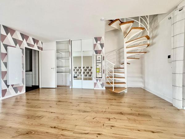 Appartement en Duplex de 70m2  , 2 chambres,,terrasse dans résidence sécurisée  avec place de parking