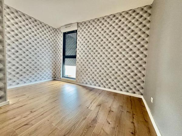 Appartement en Duplex de 70m2  , 2 chambres,,terrasse dans résidence sécurisée  avec place de parking