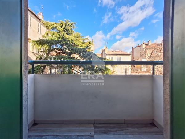 À vendre Studio/T1 entièrement renové de 28m²  13005 Marseille
