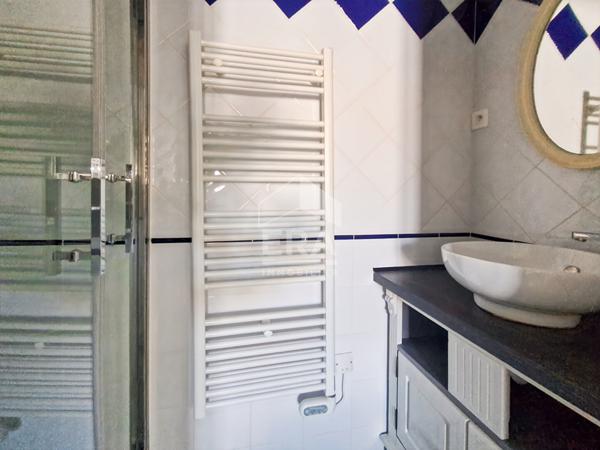 À vendre Studio/T1 entièrement renové de 28m²  13005 Marseille