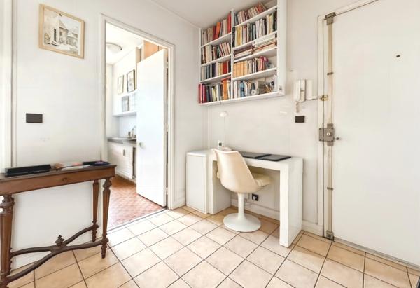 Appartement à vendre 2 pièces - lumineux avec balcon plein ouest – dernier étage avec vue dégagée - PARIS 18EME ARRONDISSEMENT (75)