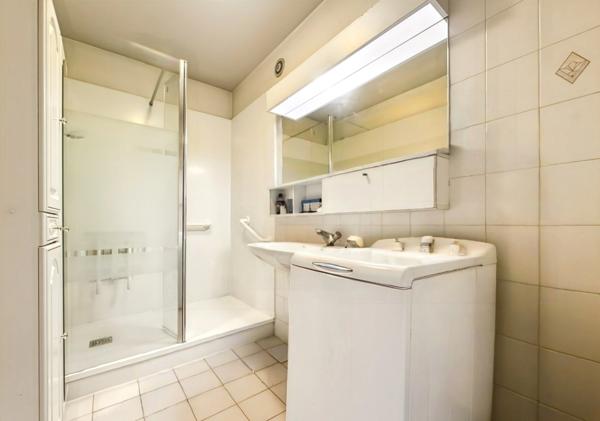 Appartement à vendre 2 pièces - lumineux avec balcon plein ouest – dernier étage avec vue dégagée - PARIS 18EME ARRONDISSEMENT (75)