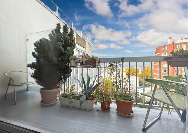 Appartement à vendre 2 pièces - lumineux avec balcon plein ouest – dernier étage avec vue dégagée - PARIS 18EME ARRONDISSEMENT (75)